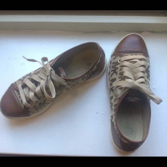 Michael Kors sneakers Size 7 1/2 - Picture 2 of 3